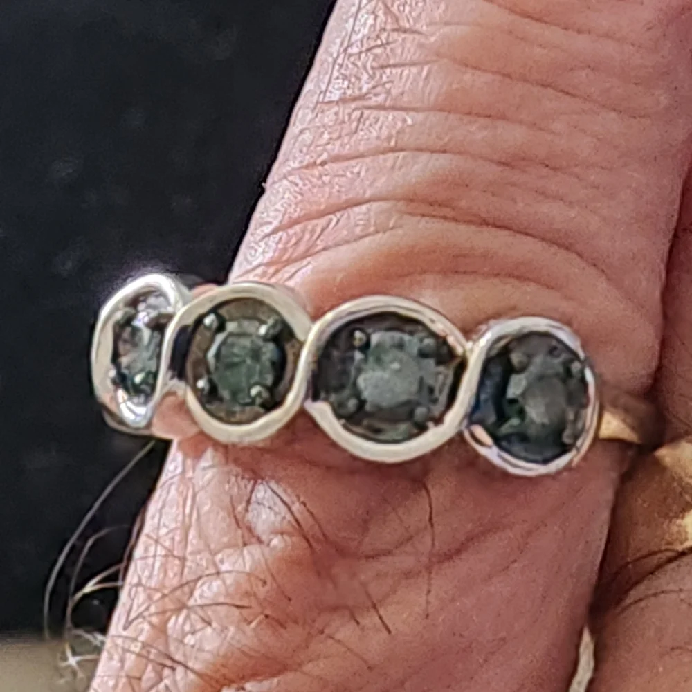 Elegant Silver and Blue Diamond Ring - Picture 3 of 7